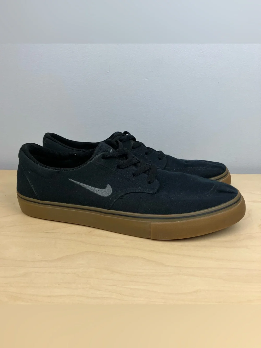 Nike Men’s Size 11.5 SB Clutch Black Canvas Gum Low Top Athletic Skate Shoes